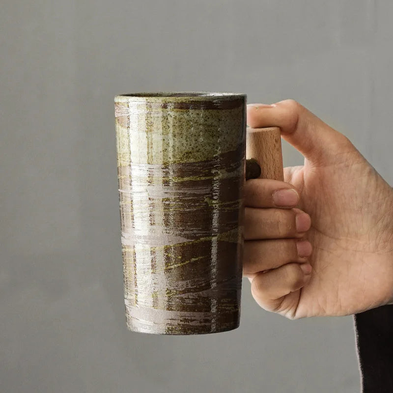 Becher mit Holzgriff