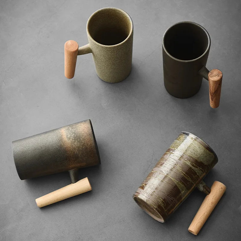 Becher mit Holzgriff